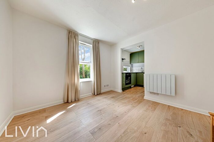 Studio To Rent In Shinners Close, South Norwood, London, SE25