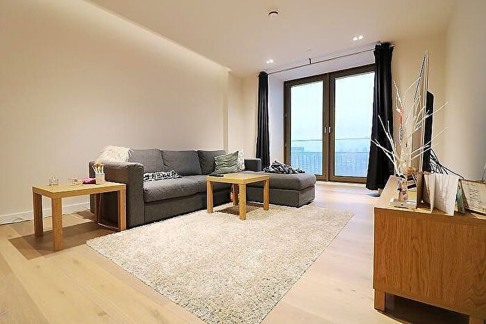 1 Bedroom Flat To Rent In Tapestry Apartments, Canal Reach, Kings Cross, London, N1C