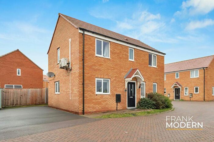 3 Bedroom Detached House For Sale In Kronos Close, Stanground South, PE2