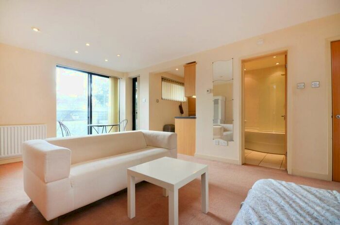 Studio To Rent In Ocean Wharf, Isle Of Dogs, London, E14