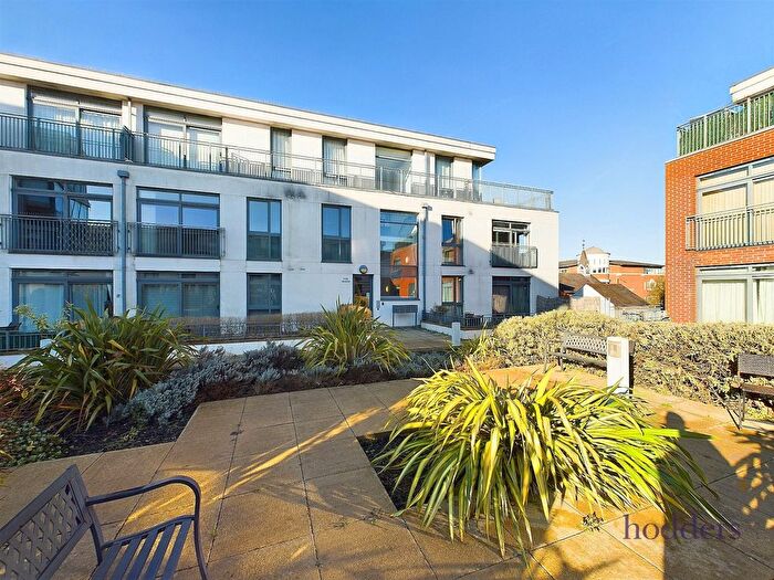 1 Bedroom Flat To Rent In Fox Lane North, Chertsey, Surrey, KT16