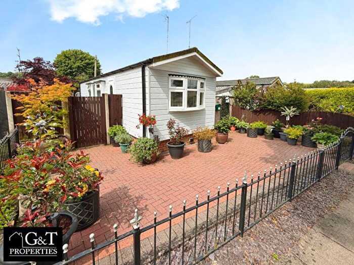 1 Bedroom Park Home For Sale In Hinksford Mobile Home Park, Kingswinford, DY6