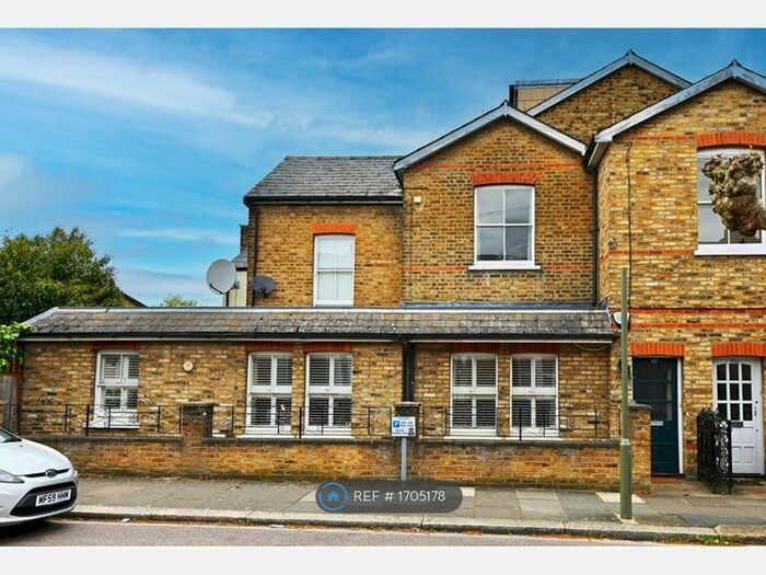 3 Bedroom Maisonette To Rent In Churchfield Avenue, London, N12