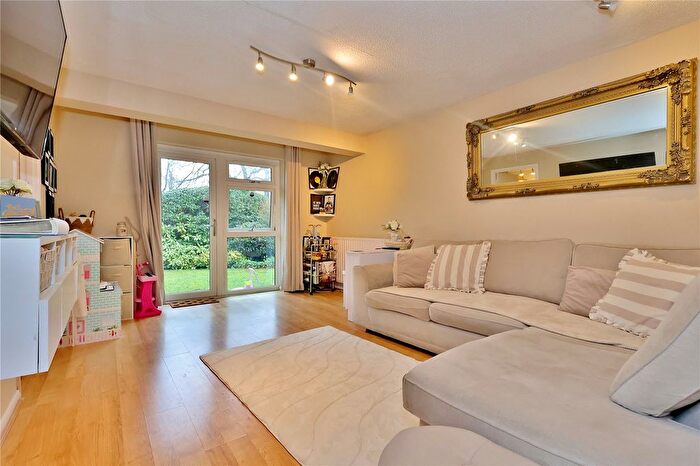 2 Bedroom Flat For Sale In Inkerman Road, Knaphill, Woking, Surrey, GU21