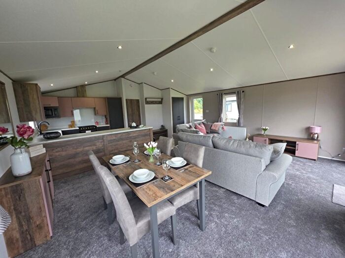2 Bedroom Mobile/park Home For Sale In Malton Road, Pickering, YO18