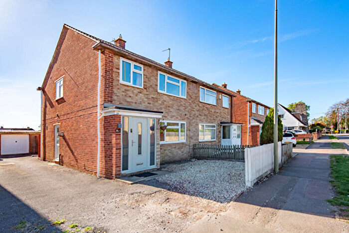 3 Bedroom Semi-Detached House For Sale In Churchill Road, Bicester, Oxfordshire, OX26