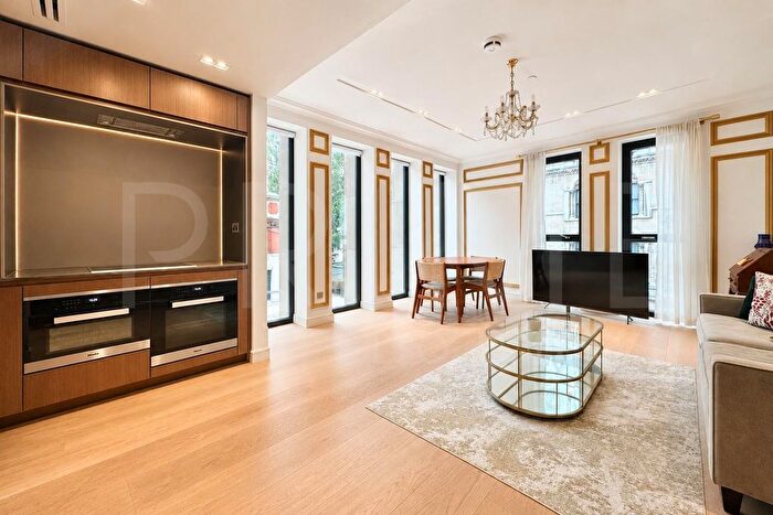 2 Bedroom Flat For Sale In Lincoln Square, Portugal Street, London, WC2A