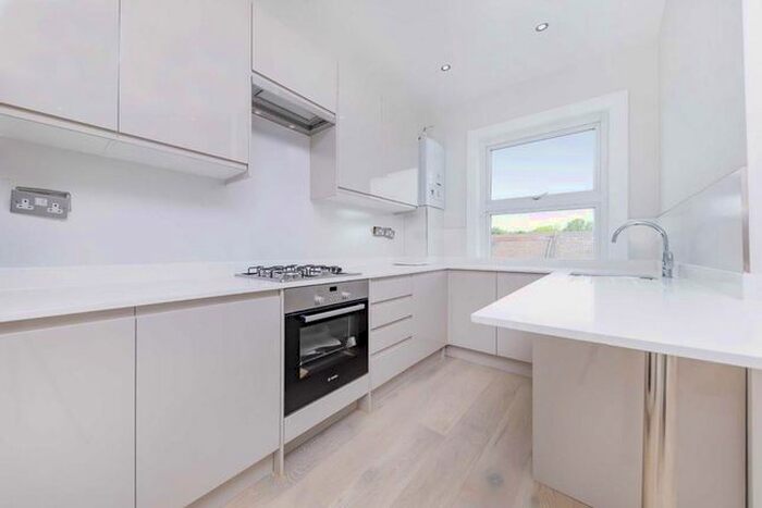 3 Bedroom Flat To Rent In Kilburn Lane, Queens Park, W10
