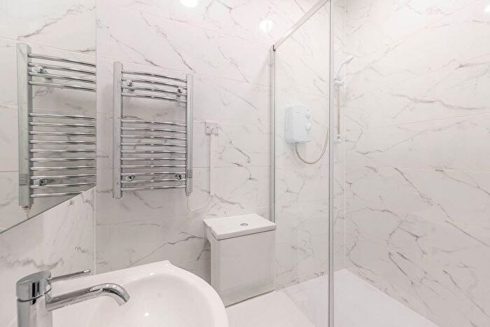 Studio To Rent In High Street, Bushey, WD23