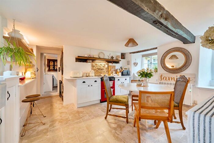 3 Bedroom House For Sale In Valley Road, Swanage, BH19 - Photo 5