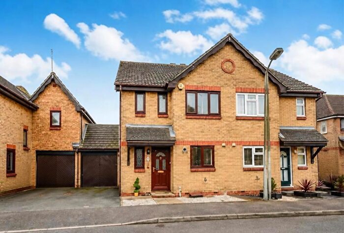 3 Bedroom Property To Rent In Bluebell Close, Kingsnorth, Ashford, TN23