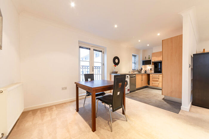 2 Bedroom Apartment To Rent In Northpoint Square, London, NW1