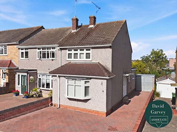 3 Bedroom Semi-Detached House For Sale In Archway, Romford, RM3
