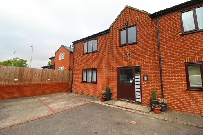 1 Bedroom Flat For Sale In Crown Place, Bedford, MK42