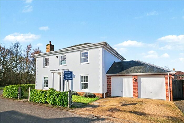 4 Bedroom Detached House For Sale In Meadows Drive, Mulbarton, Norwich, Norfolk, NR14