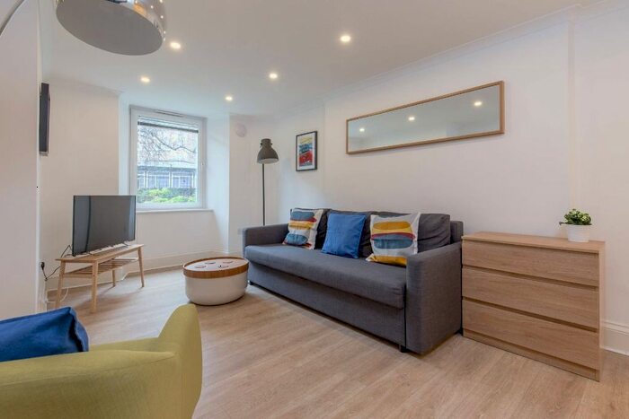 2 Bedroom Flat To Rent In Montgomery Street, Hillside, Edinburgh, EH7