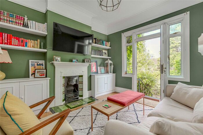 3 Bedroom Flat To Rent In Manor Gardens, Larkhall Rise, SW4