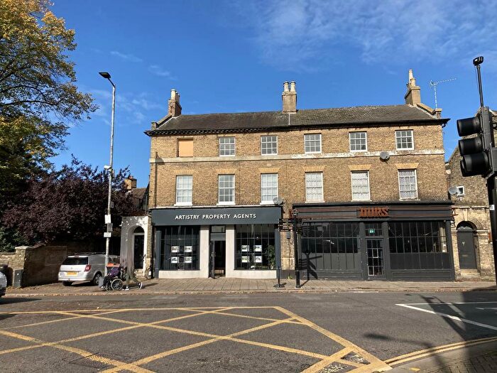 2 Bedroom Apartment To Rent In St Peters Street, Bedford, MK40