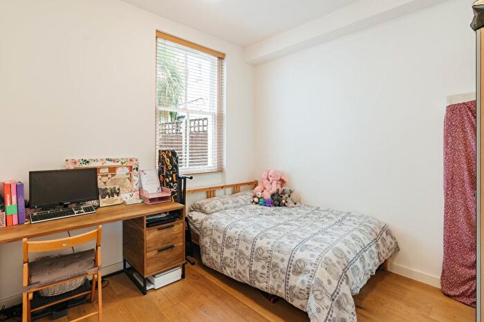 2 Bedroom Flat For Sale In St Peters Street, Angel, N1 - Photo 4