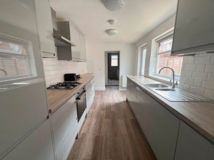 2 Bedroom Flat To Rent In Liverpool Road, Luton, LU1