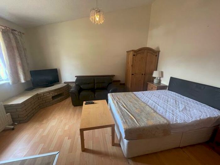 1 Bedroom House To Rent In Pilton Close, Northampton, NN3