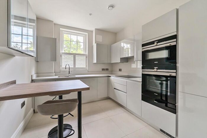 2 Bedroom Flat To Rent In Buckland Road Reigate, RH2