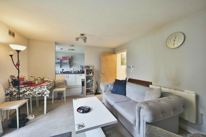 2 Bedroom Flat For Sale In Lywood Drive, Sittingbourne, ME10