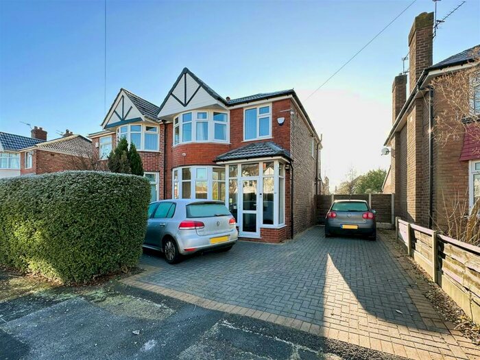 3 Bedroom Semi-Detached House To Rent In Woodheys Drive, Sale, M33