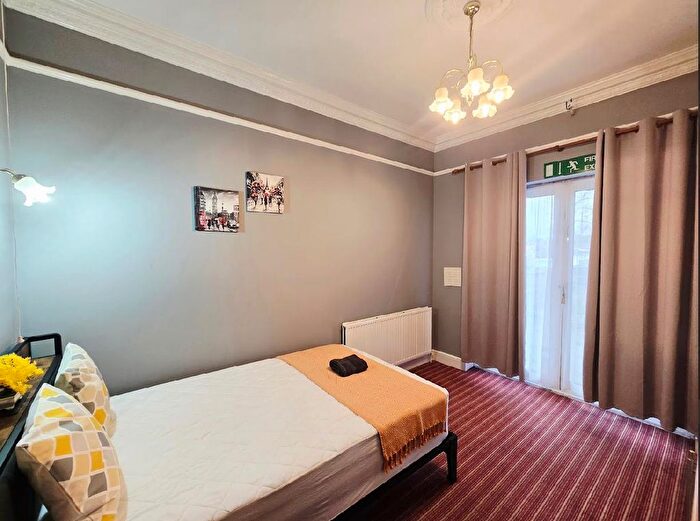 1 Bedroom Flat To Rent In Rooms, Bushey Grove Road, Bushey, WD23