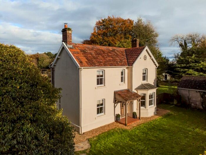 3 Bedroom Detached House For Sale In Stratton-On-The-Fosse, Radstock, BA3