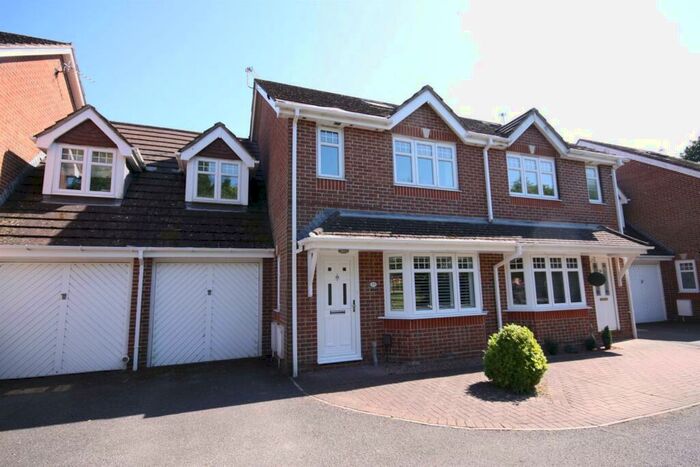 4 Bedroom Semi-Detached House To Rent In Thyme Avenue, Whiteley, PO15