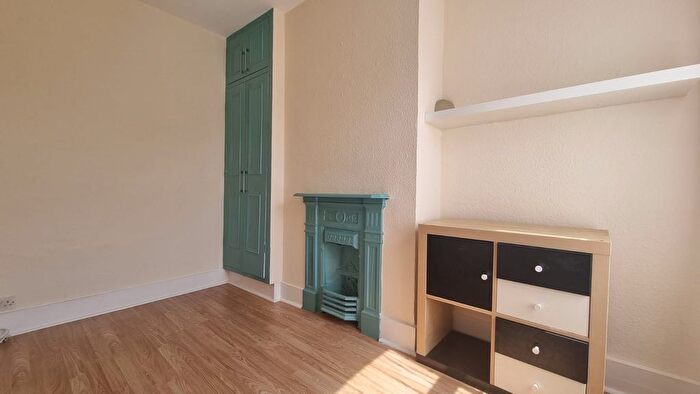 1 Bedroom Flat To Rent In B Forest Road, Edmonton, London, N9