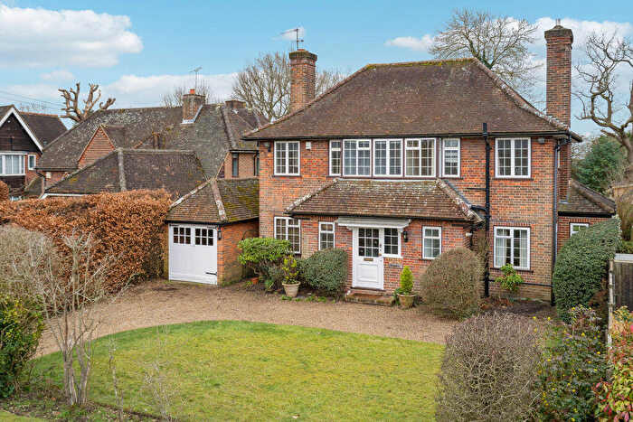 4 Bedroom Detached House For Sale In Elm Close, Farnham Common, SL2