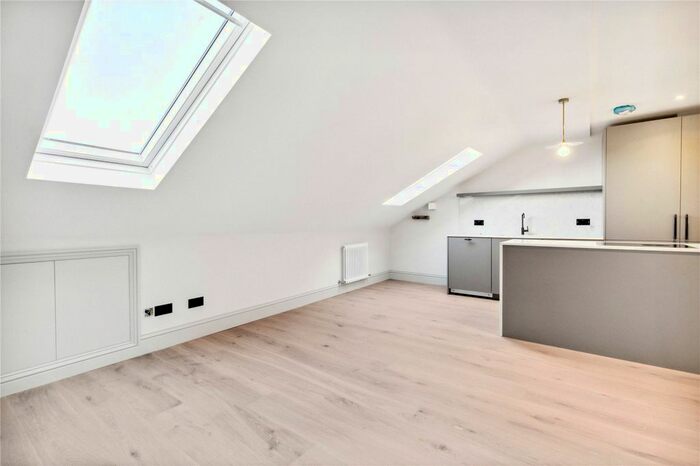 2 Bedroom Flat To Rent In Cavendish Road, London, SW12