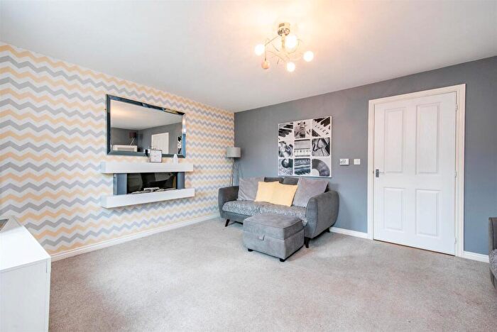 3 Bedroom End Of Terrace House For Sale In Whinfell Close, Leyland, PR25 - Photo 6