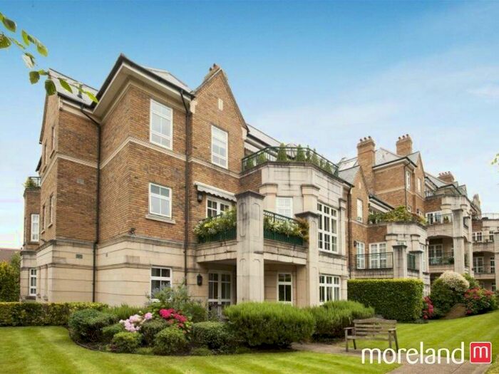 3 Bedroom Apartment To Rent In London, Greater London, NW11