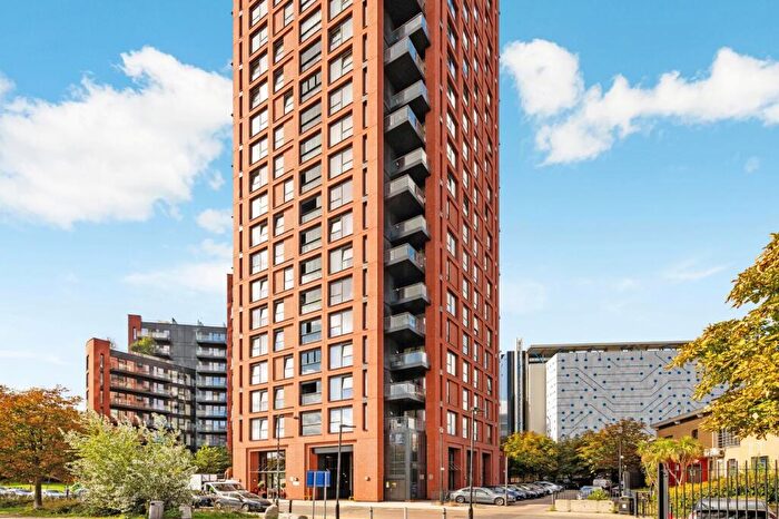 1 Bedroom Apartment For Sale In Avalon Point, Silvocea Way, London, E14