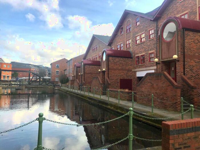 2 Bedroom Flat To Rent In Dock House, Navigation Walk, Leeds, West Yorkshire, LS10