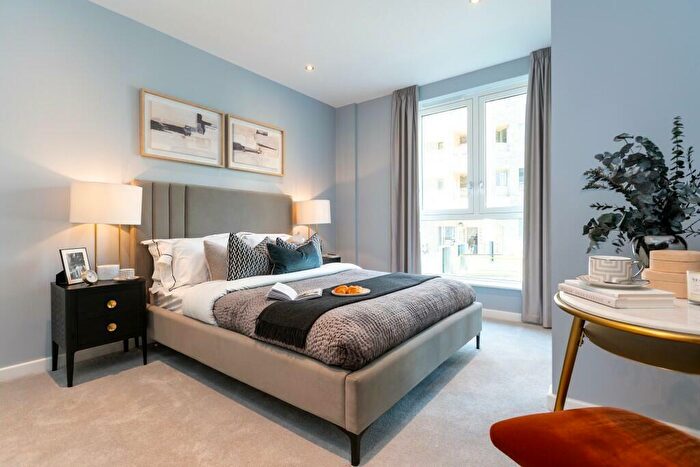 1 Bedroom Apartment For Sale In Holcombe Mansions, Mulberry Circus, IG11