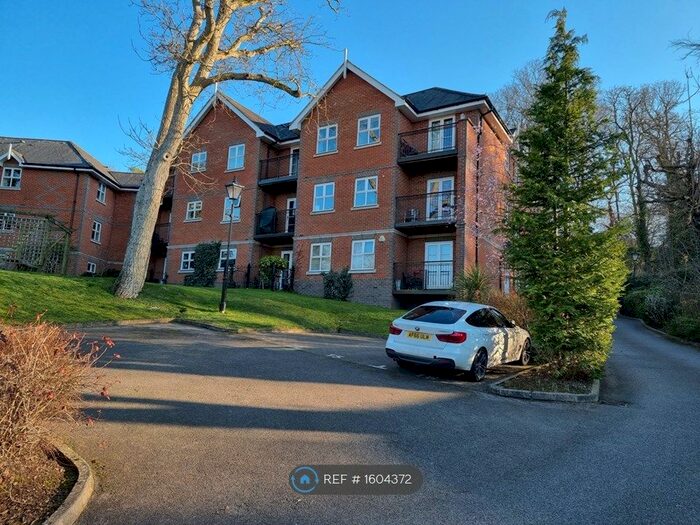 2 Bedroom Flat To Rent In Caldicott Court, Hitchin, SG4