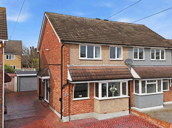3 Bedroom Semi Detached House For Sale In Chichester Close, Aveley, RM15