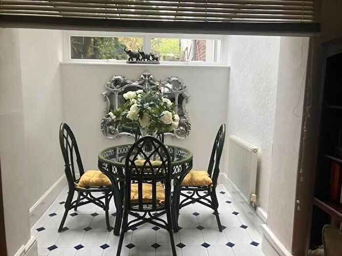 2 Bedroom Flat For Sale In Fortis Green, London, Fortis Green, London, N2