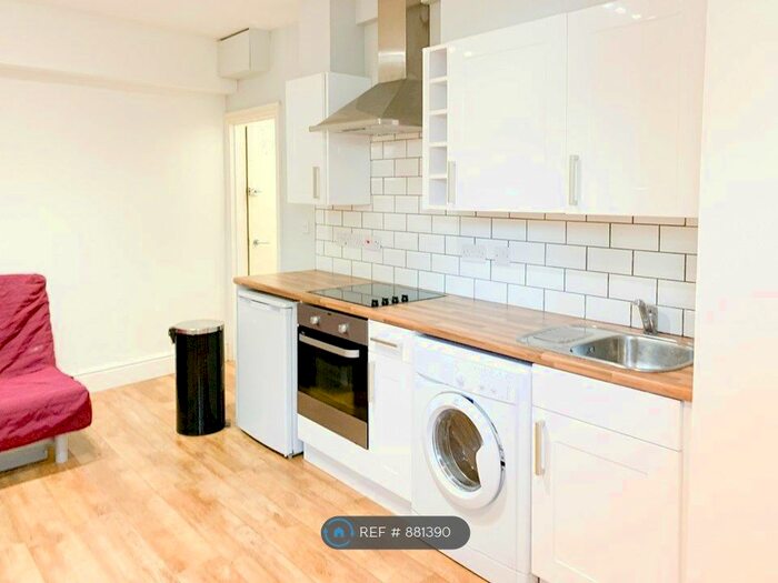 Studio To Rent In Tufnell Park Road, London N19