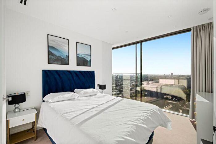 2 Bedroom Flat To Rent In Carrara Tower, Bollinder Place, EC1V