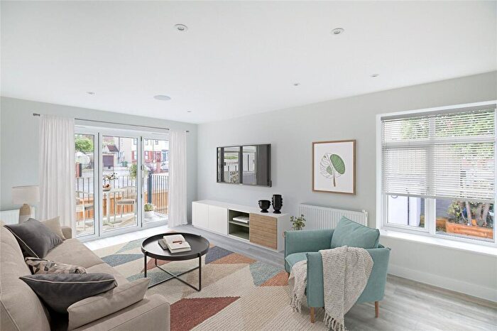 2 Bedroom Apartment For Sale In Gilbert Apartments, Kingswood, Bristol, BS15