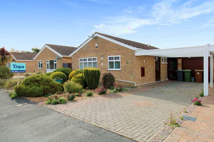2 Bedroom Detached Bungalow For Sale In Chestnut Drive, Peterborough, PE6