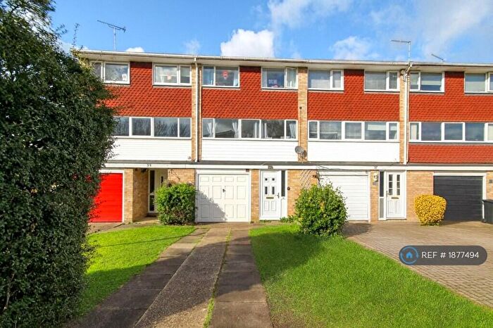 4 Bedroom Terraced House To Rent In Shefford Crescent, Wokingham, RG40