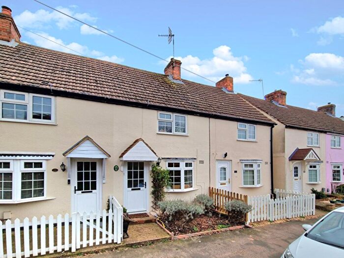 2 Bedroom Cottage For Sale In The Brache, Maulden, Bedfordshire, MK45