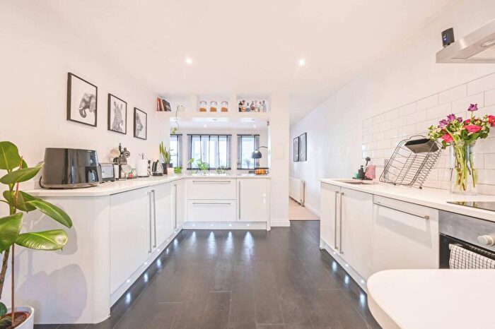 1 Bedroom Flat For Sale In Hearnshaw Street, Limehouse, London, E14