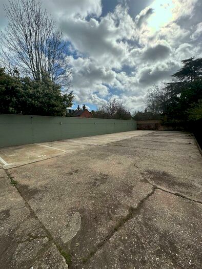 Garage / Parking To Rent In Hamilton Road, Reading, RG1